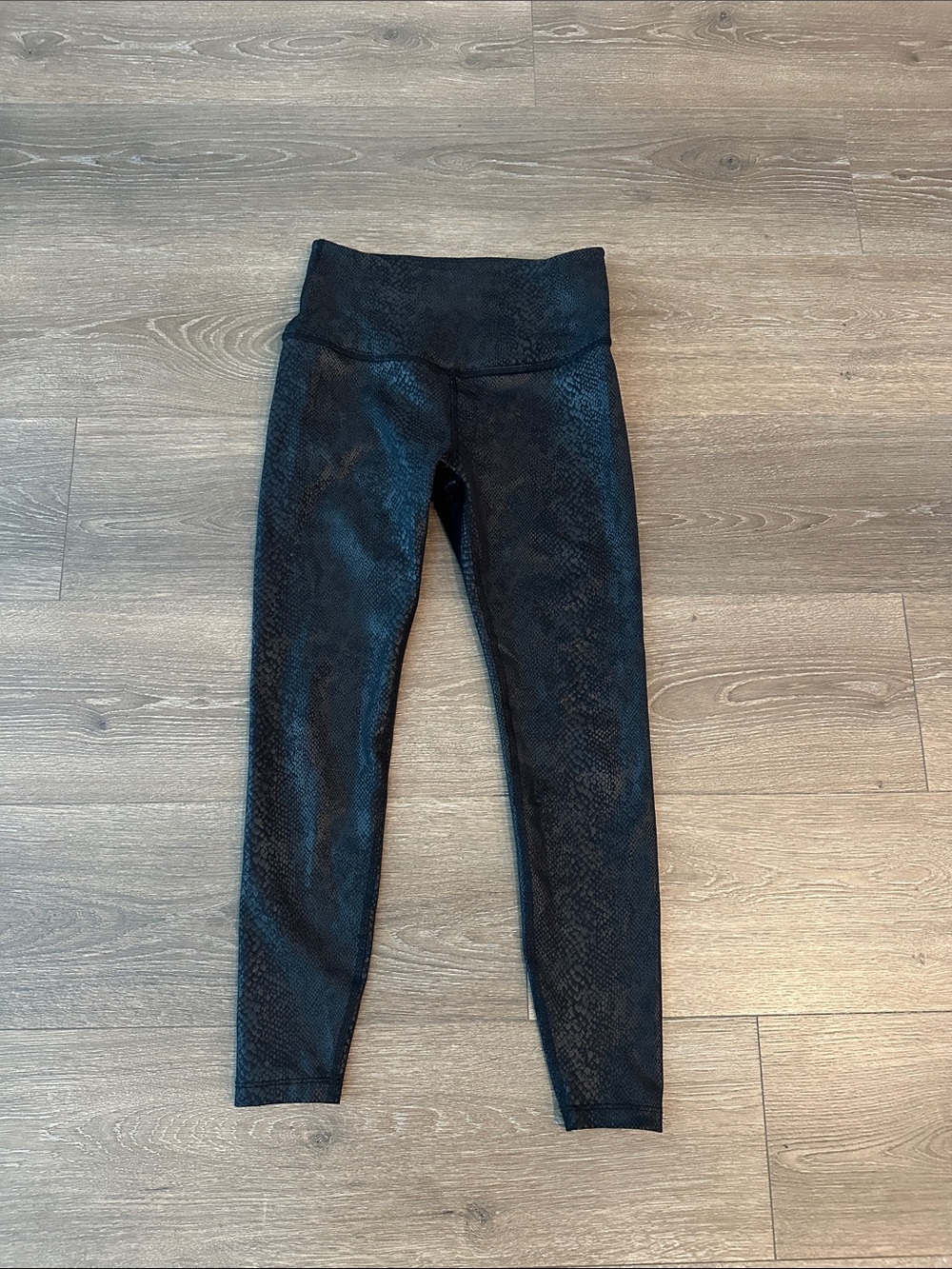 Beyond Yoga Black Snake-Print Leggings